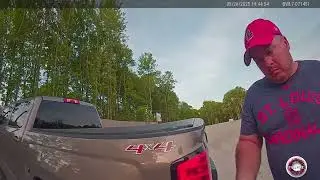Кадры с нательной камеры: заместитель шерифа округа Морроу Дэниел Шеррер был смертельно ранен во ...