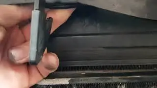 Stucked bonnet Skoda Octavia 08 plate
