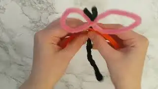 Make a fast and easy butterfly from chenille yarn.