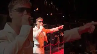 Quevedo cantando Columbia en vivo