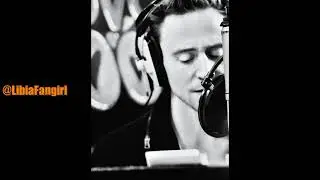 Tom Hiddleston reading :As I walked out one evening - Subs :English + Espa&ntilde;ol)