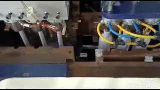 1 LTR TRIPLE HEAD DOUBLE STAGE WITH AUTO DE-FLASHING BLOW MOULDING MACHINE
