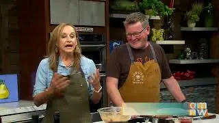 Mary Cressler & Sean Martin Make Grilled Buffalo Chicken Pull Apart Bread