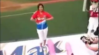 Uee dance 2010 CJ Magu Magu Pro-Baseball