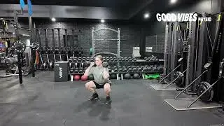 Dumbbell Front Squat &ndash; Build Leg Strength with Upright Squat Form