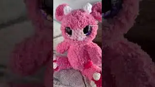 Only the cutest love monster! ❤️ Available for adoption on my Etsy! Pattern: Pocketfulloposeys 💕