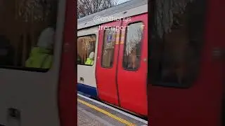 S7 Stock arriving at East Putney #transport #londonunderground #trains #districtline #eastputney #s7