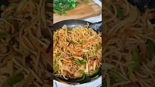 Chicken chowmein #chowmein #spaghetti #pasta #foryou #trendingnow #recipe #chicken #shorts
