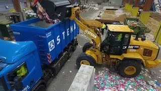 Cat 930M hjull&aelig;sser l&aelig;sser pap, papir og flasker hos Stena Recycling