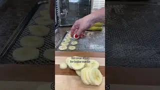 Dehydrating banana chips