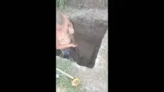 Утро начинается с копки санузла #shorts