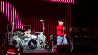 Red Hot Chili Peppers - Intro + Can’t Stop (Live Sevilla - 4/6/22)