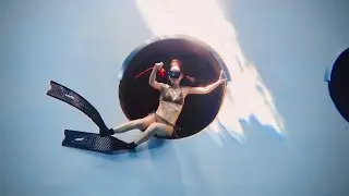 【FiDive's Angels】Freediving with a Spring Lantern While the Sun Shining Through Water