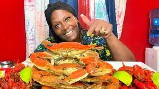 Eat With Antoinette|JUMBO BLUE CRABS 🦀 | JUICY CRAWFISH 🦞 EAT and CHAT with ME! #seafoods