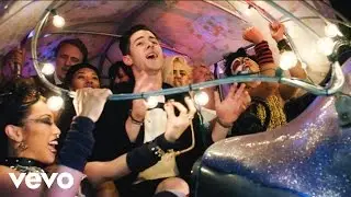 Nick Jonas - Chains (The Wynwood Walls Edition)