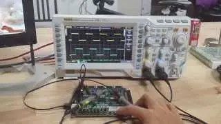 FPGA PLL frequency holding and noise immunity