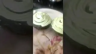 green cupcakes 🧁🧁💚