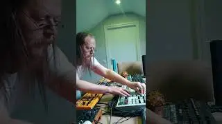 Acidhouse liveset recorded 17 November 2025