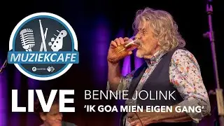 Bennie Jolink - 'Ik Goa Mien Eigen Gang' live bij Muziekcaf&eacute;
