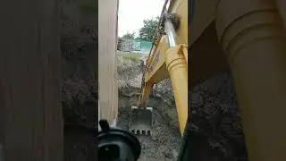 #backhoeoperator #excavator;    paraan at diskarte ng pag backfill pag di kayang pasukin ang butas;