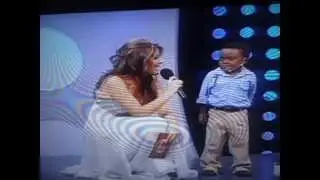 Felipe Centeno baila con Pamela Cortez.AVI