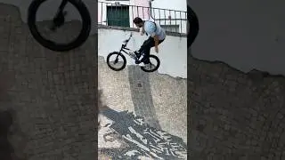 Insane BMX Street Spot in Portugal (🚲- Billy Perry)