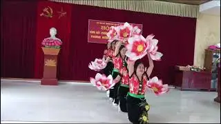 Tiết mục về hội làng đi em của CLB DS thôn Lâm Trường 