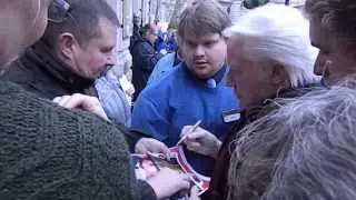 Robert Vaughn signs autographs outside Garrick Theatre London 06/02/14
