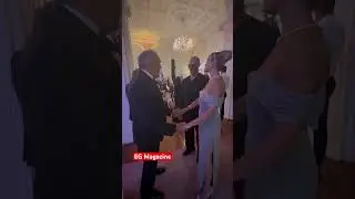L&rsquo;abbraccio di Micaela Ramazzotti e il direttore della Mostra del Cinema di Venezia, Alberto Barbera