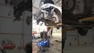 &ldquo;Lift se nikal raha hai Swift ka engine 😳 Aisa kaam roz nahi dikhta!&rdquo;