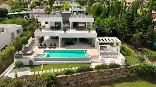 Frontline Golf Villa in Nueva Andaluc&iacute;a