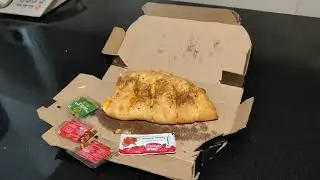 Stuffed garlic bread || Garlic bread review #desichatkare #garlicbread #stuffedgarlicbread #foodie