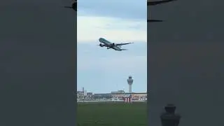 What did I see in front of this KLM 787 taking off?