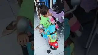 Adiba Chaharyady Putri Main Sepedah Dan Boneka