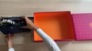 Jacques Loup reveals...  The Unboxing of the Walker Small Satchel bag of Tory Burch