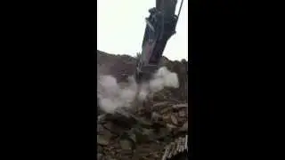 Gorilla GHB165B Hydraulic Hammer in Action!