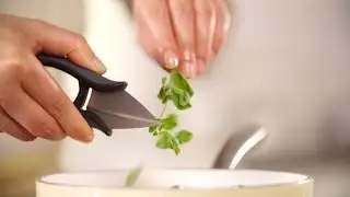 Fiskars&reg; Cooking, Fast-prep Herb Shears (5