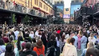 2500 человек поют 