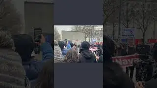 В Берлине напротив Российского посольства открылась инсталляция #берлин #навальный #инсталляция