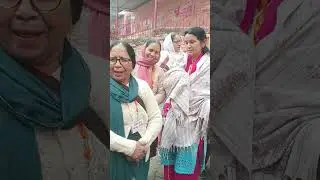 सुबह पहुंचे हम गया वहां पर बहुत ही कोहरा में आग भी जली हुई है ठंड में आग सैकने का आनन्द लेते हुए 