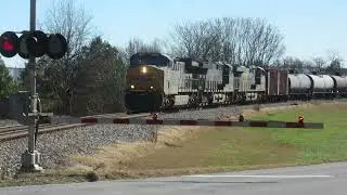 CSX CM44AC 7570 Leads B634-26 With A Horn Show