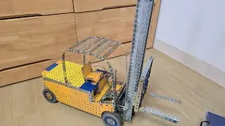 Meccano set 10 - 10.23 Fork Lift Truck