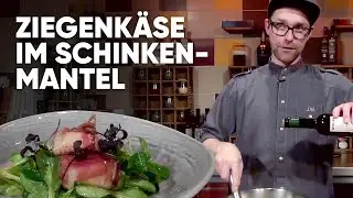 Rezept: Gebratener Ziegenfrischk&auml;setaler im Schinkenmantel auf Feldsalat mit Wei&szlig;wein-Vinaigrette