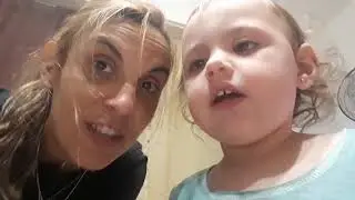Risas y canciones!!!! #angelina #bebe #mam&aacute; #besos #juego