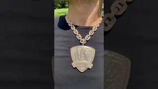 Elevate your style with Iceypyramid&rsquo;s iced out chains and pendants 💎