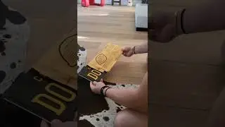 돌싱 - unwrapping personalized plate