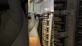 The RIGHT WAY to torque an electrical circuit breaker! #electrical #electrician #electricity