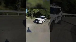 Офицер, пользующийся телефоном во время вождения, попал на камеру