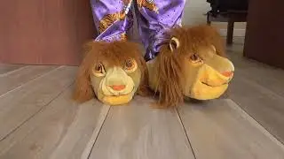 The Lion King Mufasa/Simba plush head slippers
