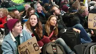 Protestival Schiphol Greenpeace aktie 14 December 2019 12h30